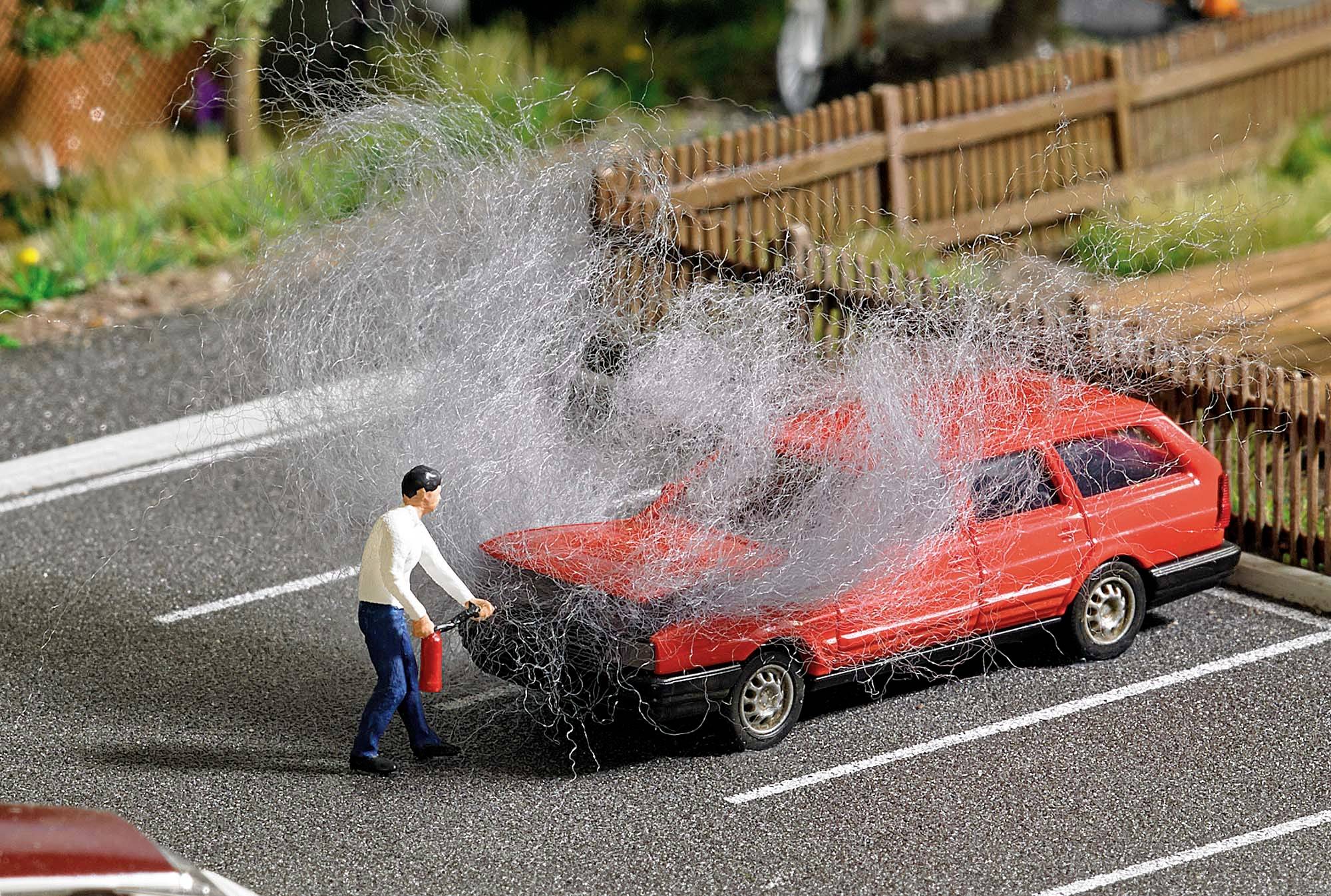 Busch 7881 H0 Byggmodell Bil Volkswagen Passat motorbrand med figur